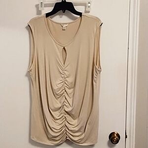 Keyhole runched sleeveless blouse